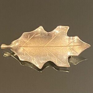 Beautiful Sterling Silver Leaf Brooch 2.29gr